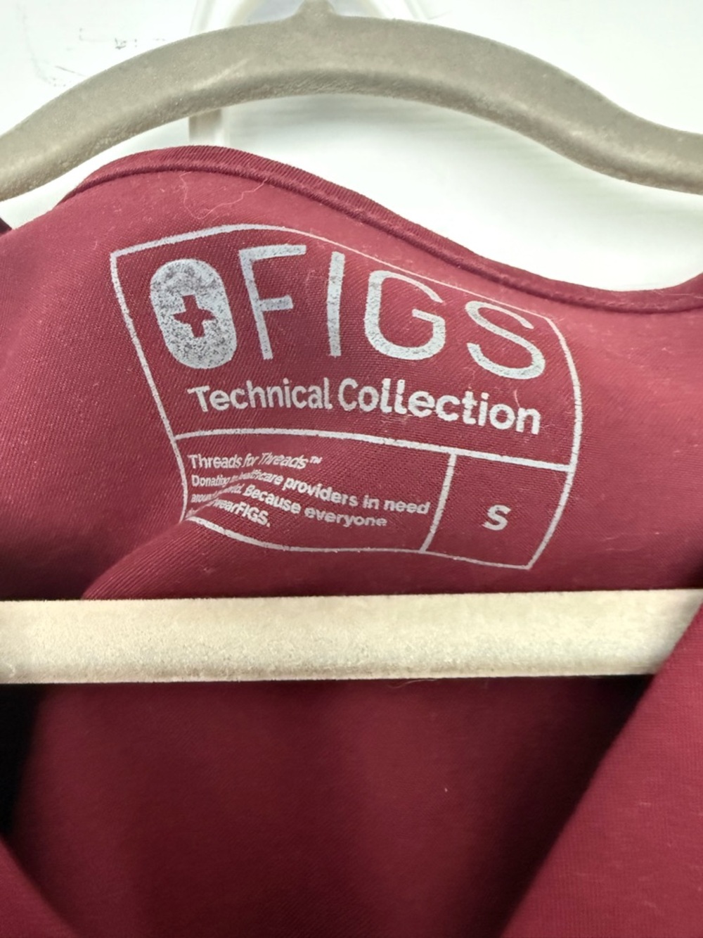 Figs Women’s Size Small Scrub Set! Burgundy Catarina Top & Livingston pants - Picture 3 of 4